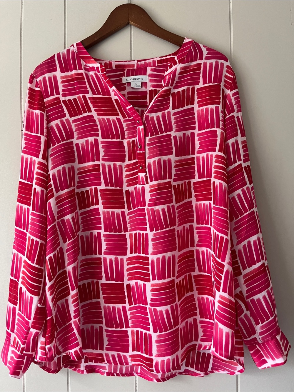 Liz Claiborne Fuchsia and White Geometric Tunic